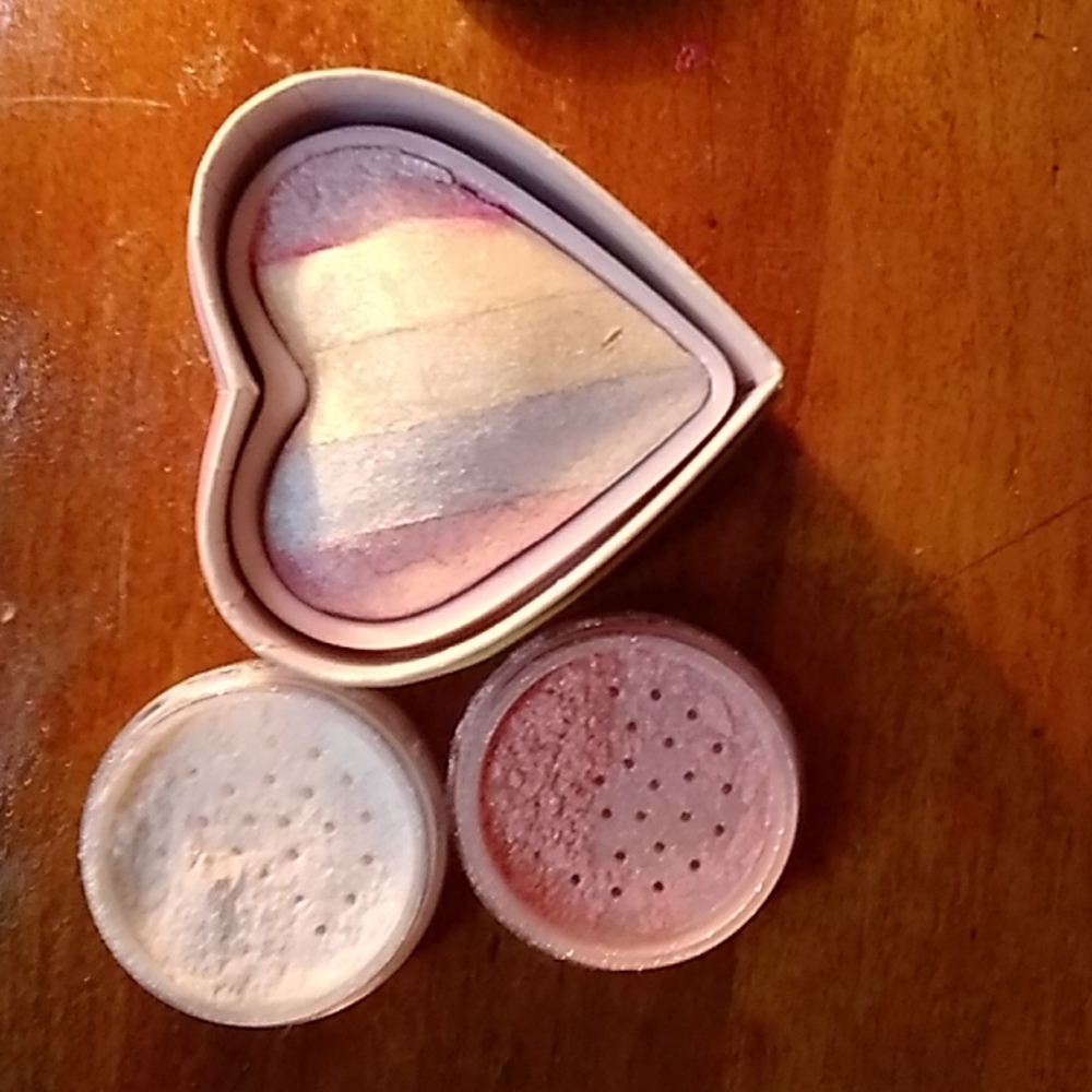 BUNDLE OF HIGHLIGHTERS